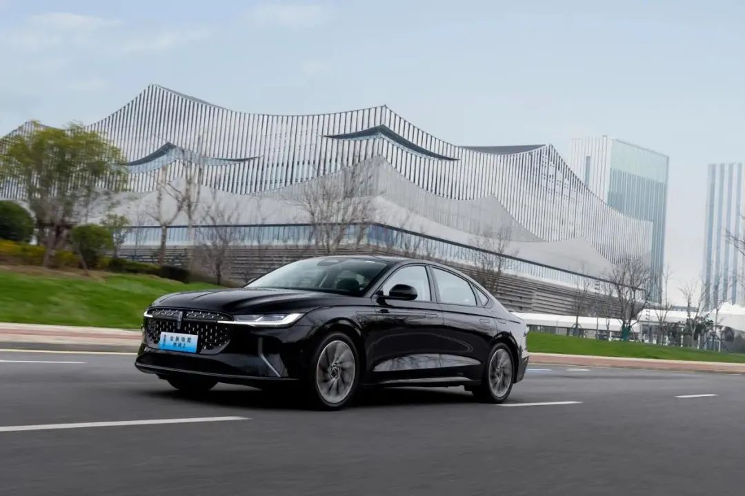 林肯电混大家族上市2538万起售细节设计让豪华更美式