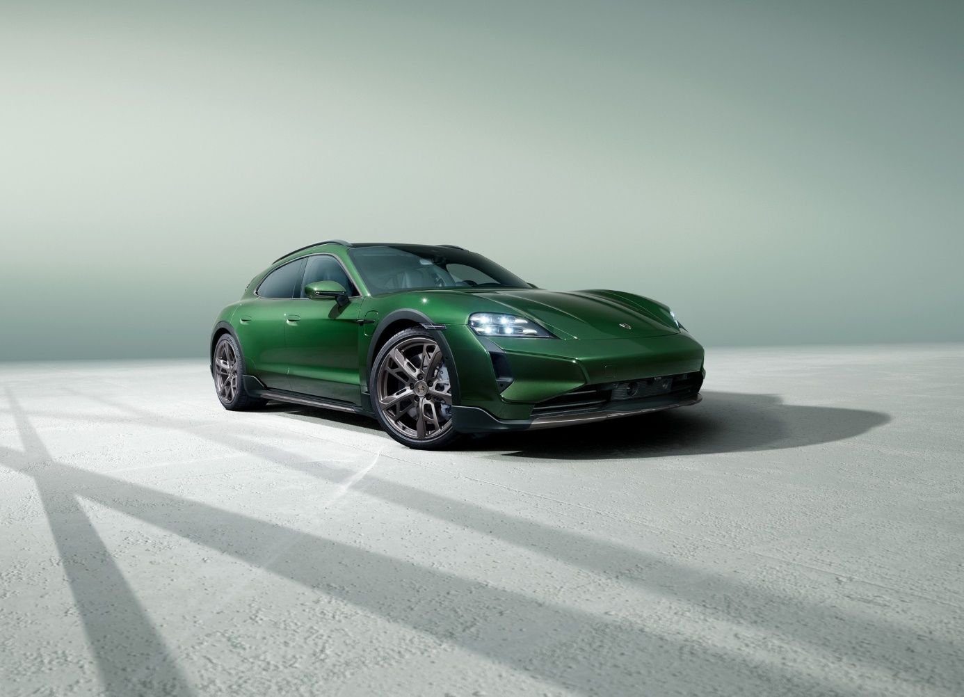 纯电动性能跑车巅峰之作保时捷新款taycan全球首发