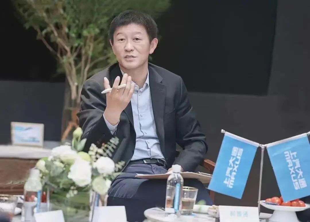 去年底广州车展"大家"媒体沟通会上,上汽大通总经理郝景贤表示:"如何