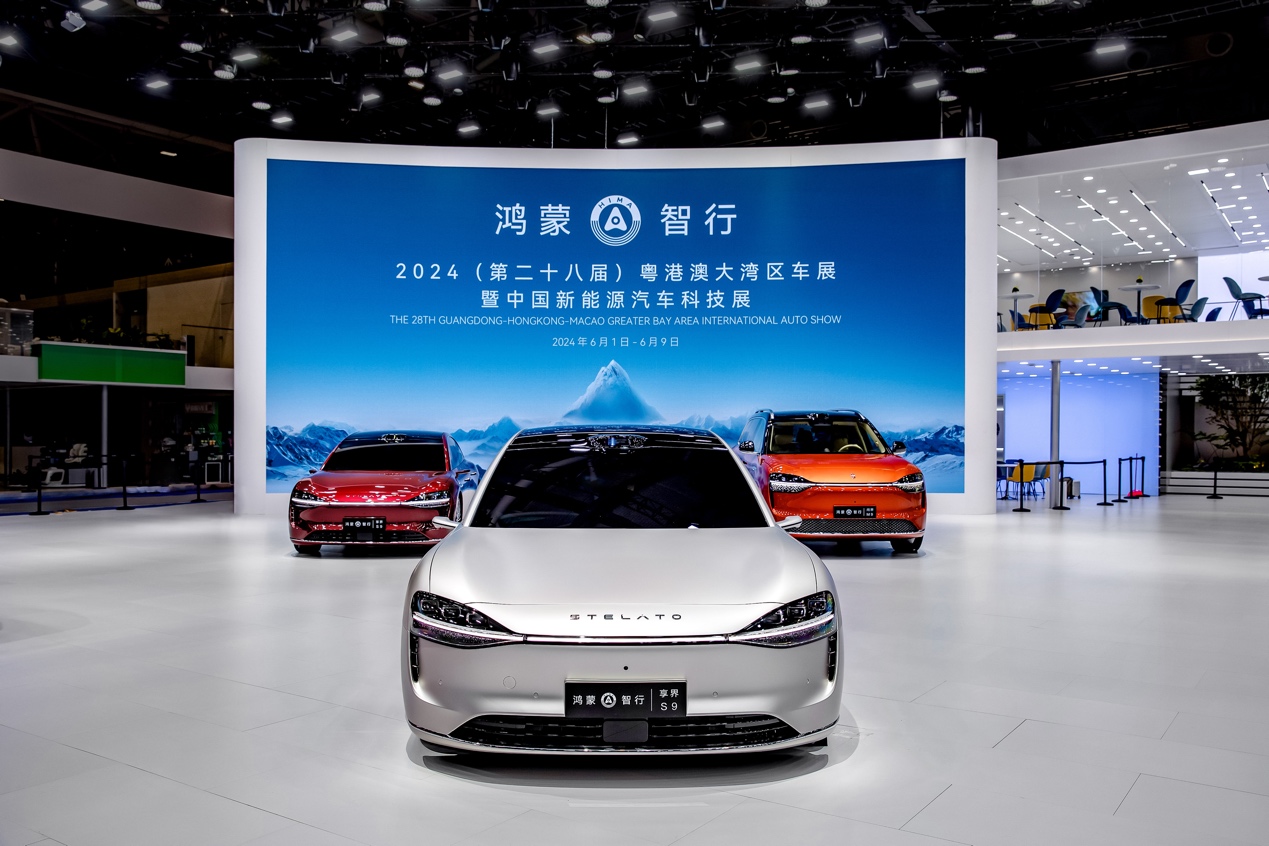 余承东与雷军同台，鸿蒙智行重塑格局(图2)