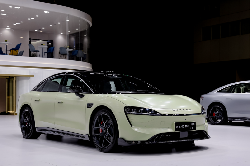 享界S9、问界新M7 Ultra展台首秀，鸿蒙智行全新家族阵容亮相粤港澳车展(图7)