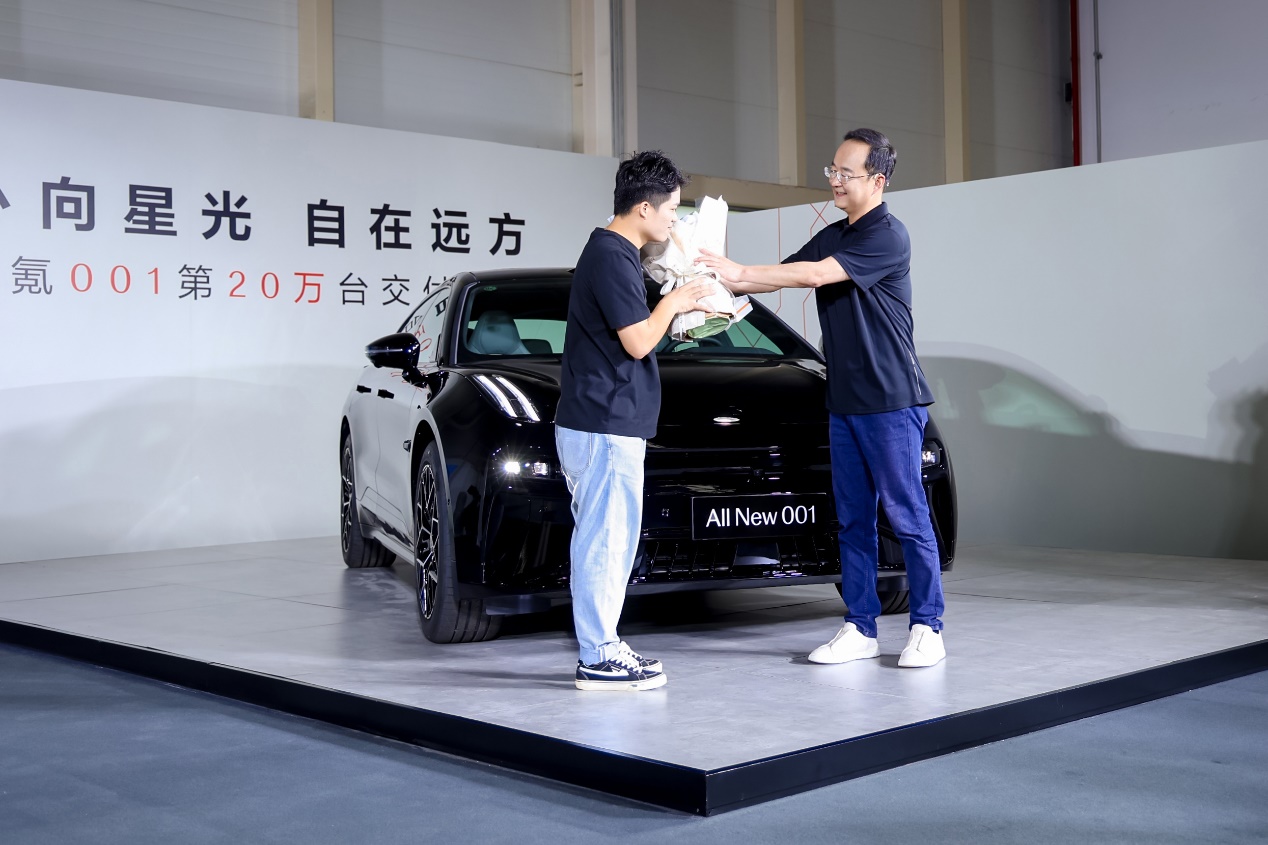 极氪001第20万台交付，超越BBA成中大型轿车首选(图3)