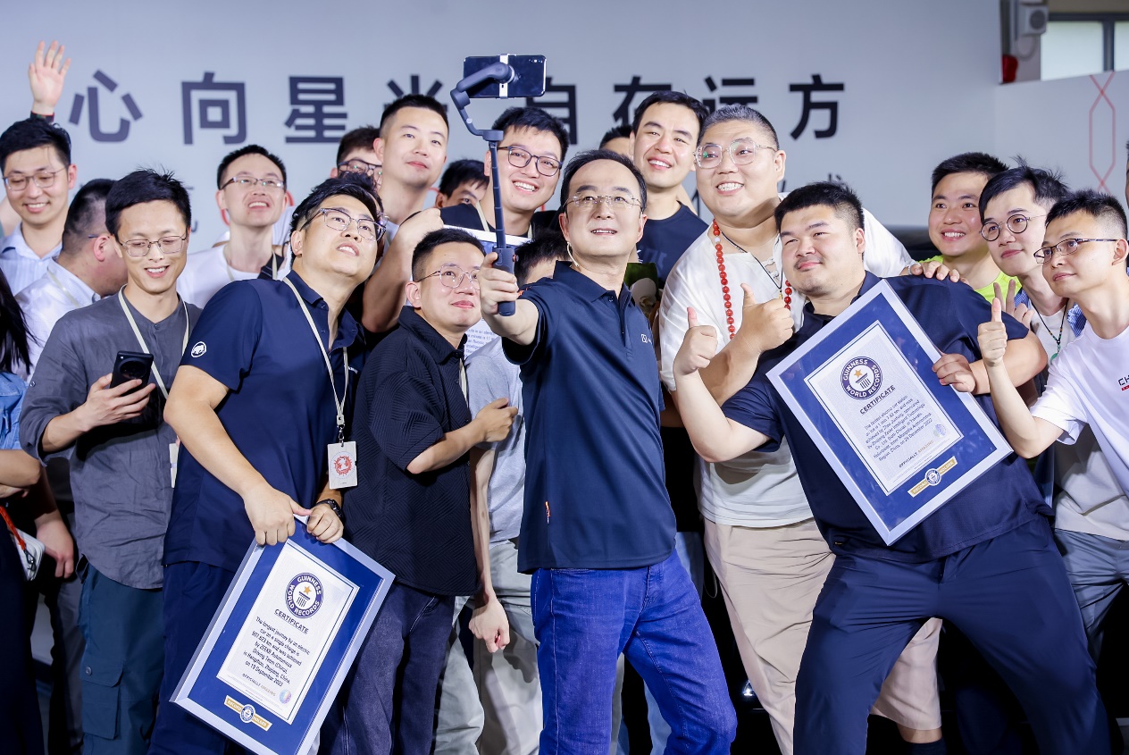 极氪001第20万台交付，超越BBA成中大型轿车首选(图4)