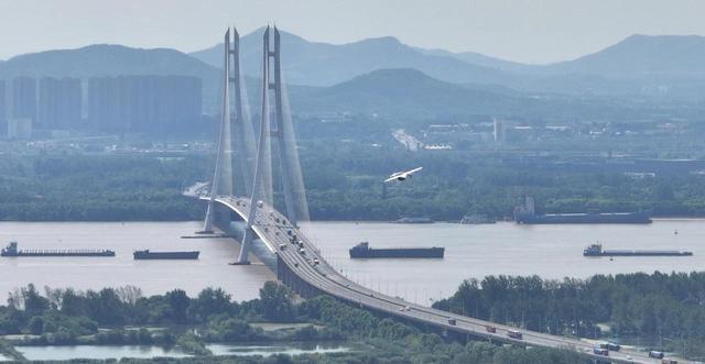 峰飞航空“空中出租车”成功飞跨长江！(图1)