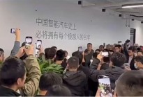 极越突然崩盘，员工“自费上班”，吉利和百度要一拍两散？