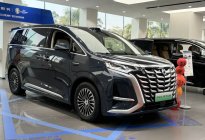 搭载第五代DM技术，标配高阶智驾，到店体验2025款腾势D9