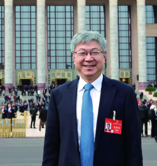 两会热点丨规范智驾、优化“绿牌”、出海寻增量：车企代表热议行业新方向