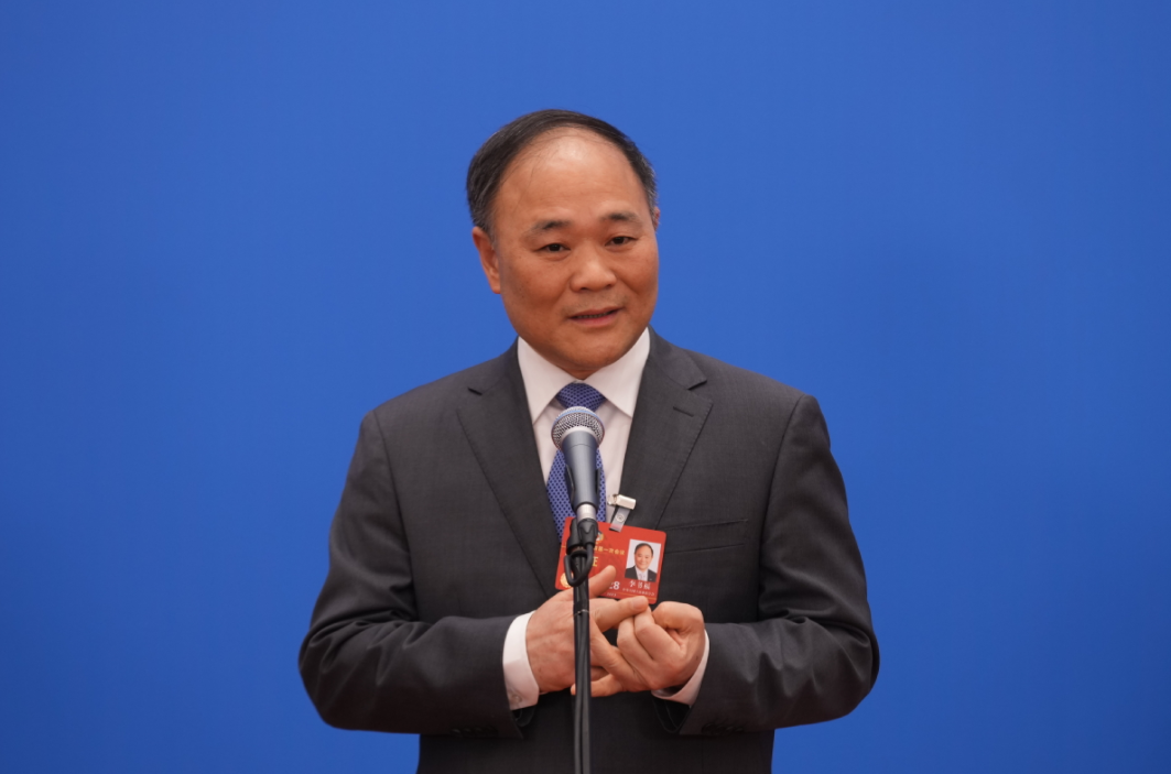 两会热点丨规范智驾、优化“绿牌”、出海寻增量：车企代表热议行业新方向