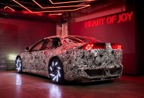 BMW新世代智舱“巨幕”展台首“秀”上海车展