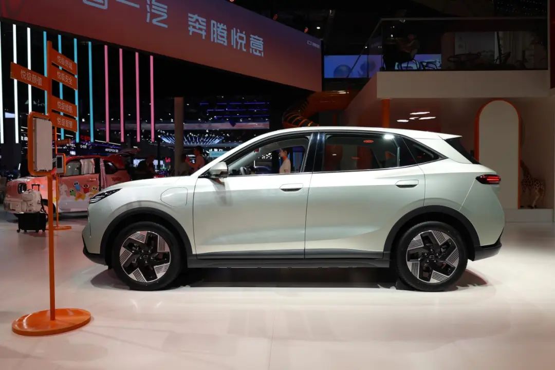 一汽奔腾悦意03上海车展开卷！7万级大厂性价比神车，真香！