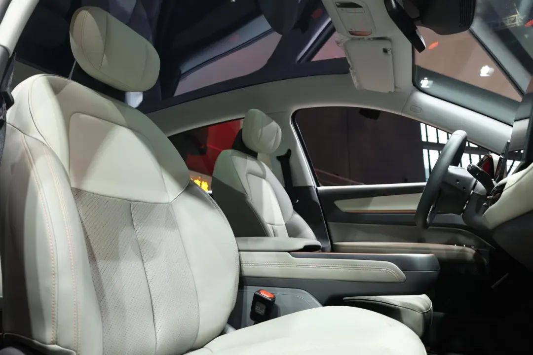 一汽奔腾悦意03上海车展开卷！7万级大厂性价比神车，真香！