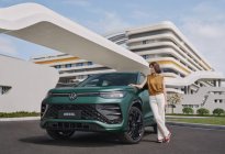 在新能源扎堆的车展，这辆燃油 SUV 凭什么让用户看了又看？