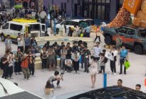 上海车展现场惊现成龙式拍摄