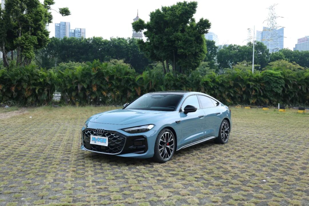 首搭华为乾崑,车机、智驾全面进阶,上汽奥迪A5L Sportback真的太香了