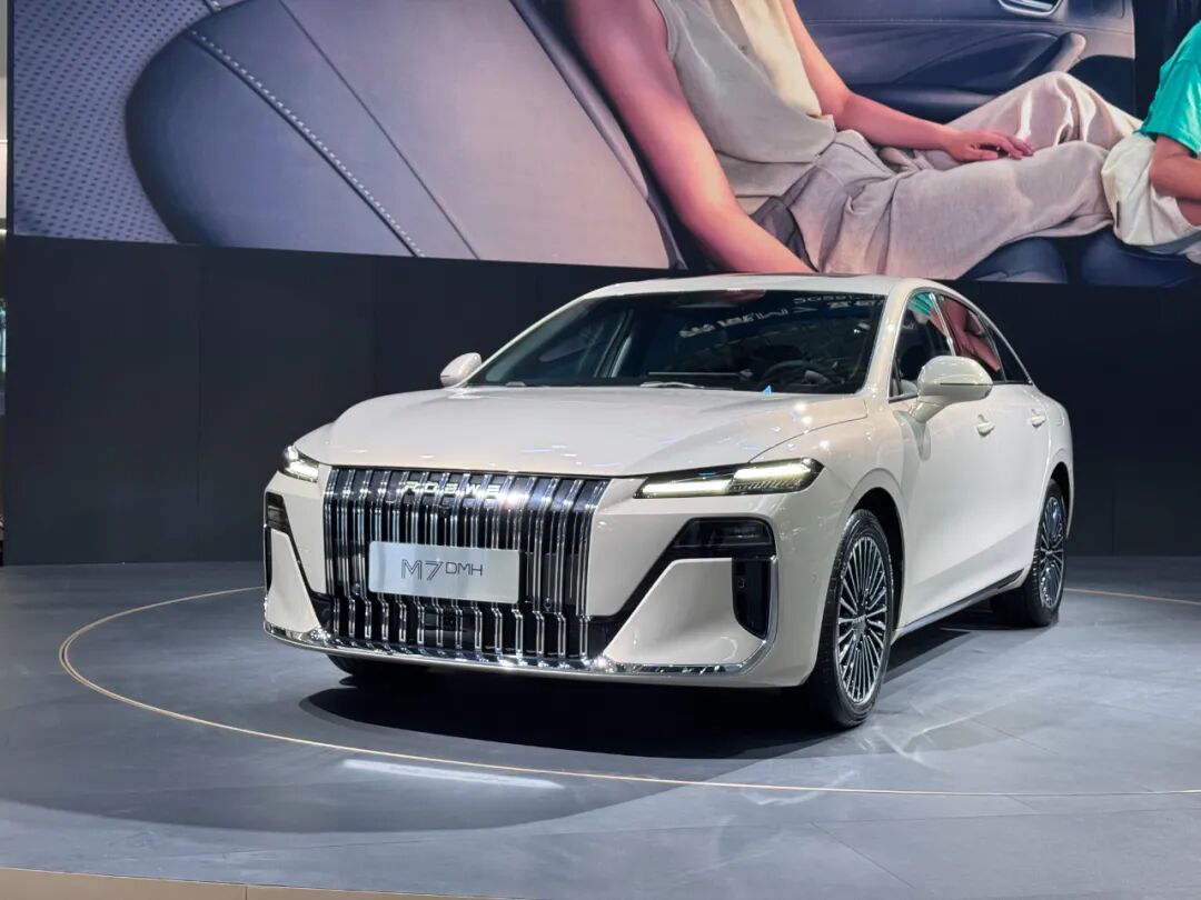 智能座舱的“终极答案”？荣威搭载豆包，让所有车机一夜过时