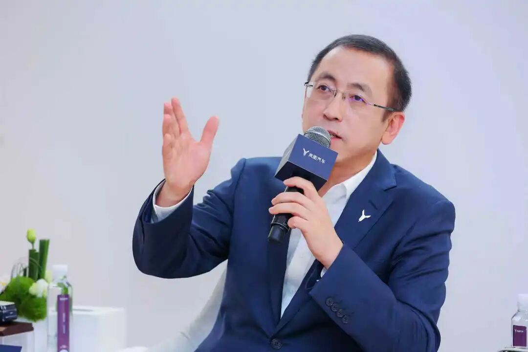 专访｜岚图高层：把中国旗舰品牌搞上去