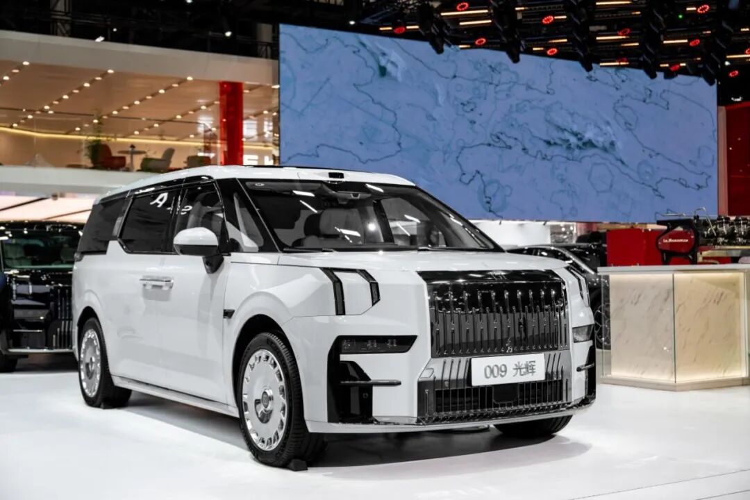 极氪“9系双旗舰”爆红，背后是价格与价值的双重突破