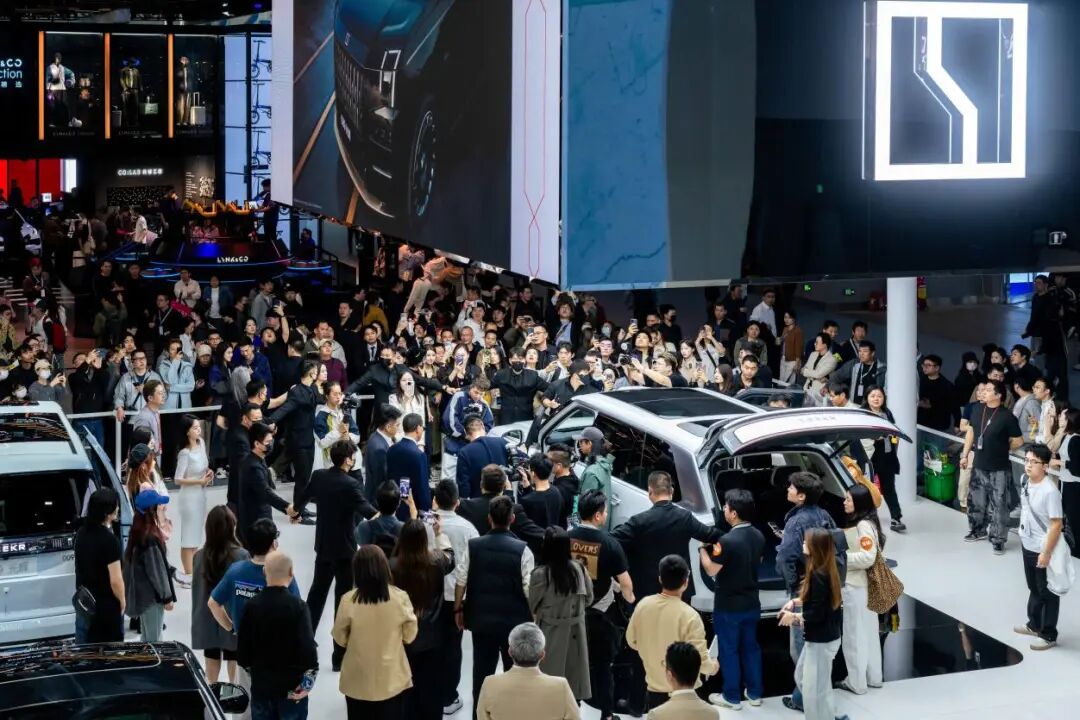 极氪“9系双旗舰”爆红，背后是价格与价值的双重突破