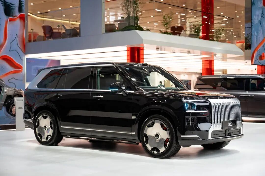 极氪“9系双旗舰”爆红，背后是价格与价值的双重突破