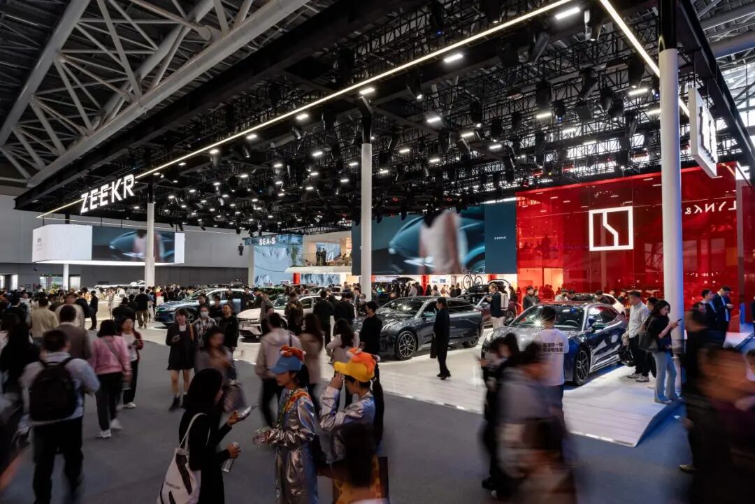 极氪“9系双旗舰”爆红，背后是价格与价值的双重突破