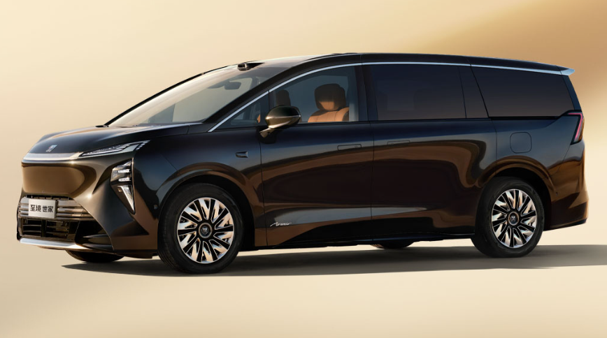 在燃油车时代，提到高端MPV，第一时间往往会想到丰田埃尔法。由于埃尔法在港台地区颇受名流、明星欢迎，在大陆地区又要加价才