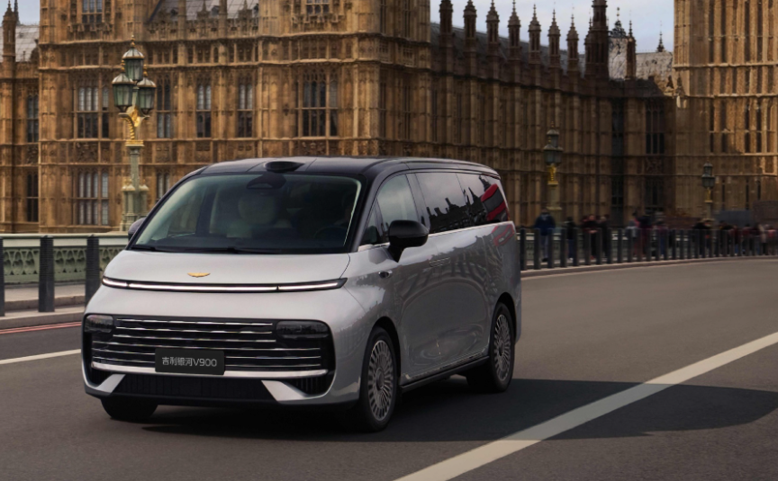 在燃油车时代，提到高端MPV，第一时间往往会想到丰田埃尔法。由于埃尔法在港台地区颇受名流、明星欢迎，在大陆地区又要加价才