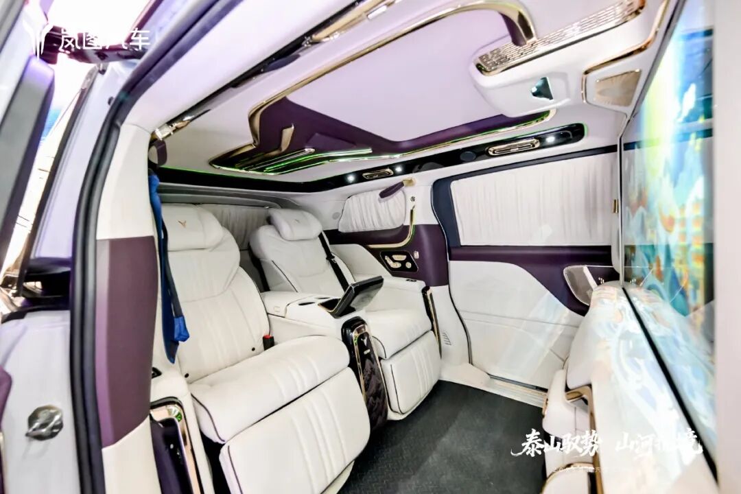 在燃油车时代，提到高端MPV，第一时间往往会想到丰田埃尔法。由于埃尔法在港台地区颇受名流、明星欢迎，在大陆地区又要加价才