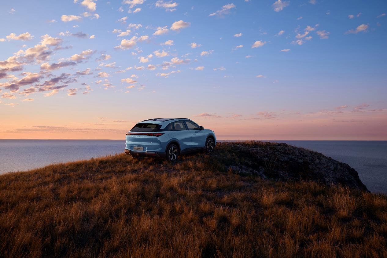 十多万SUV也讲究，极狐全新阿尔法T5把高阶体验拉进日常