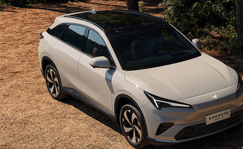 十多万SUV也讲究，极狐全新阿尔法T5把高阶体验拉进日常