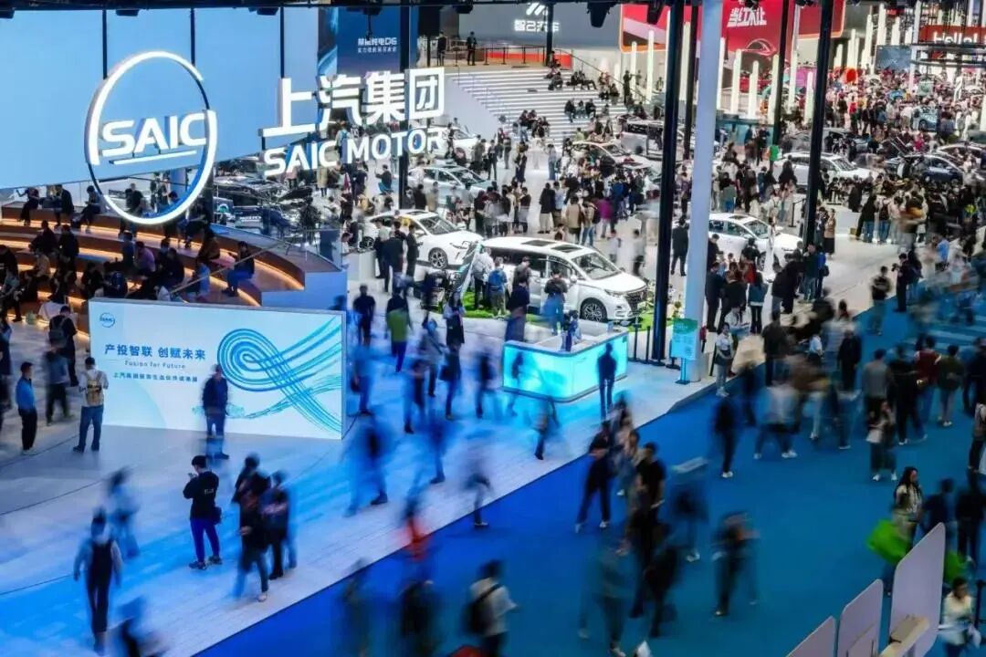 行业丨上汽2025年暴增558%，自主合资双线开花，海外市场再破百万辆