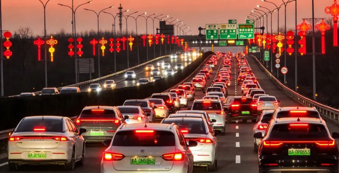 热点丨2026春节电车出行真相：充电量大涨六成，“电动爹”没人吐槽了？