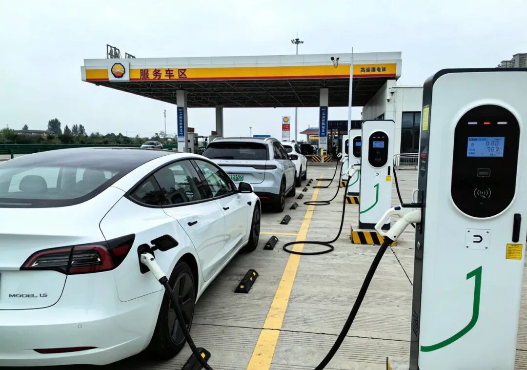 热点丨2026春节电车出行真相：充电量大涨六成，“电动爹”没人吐槽了？