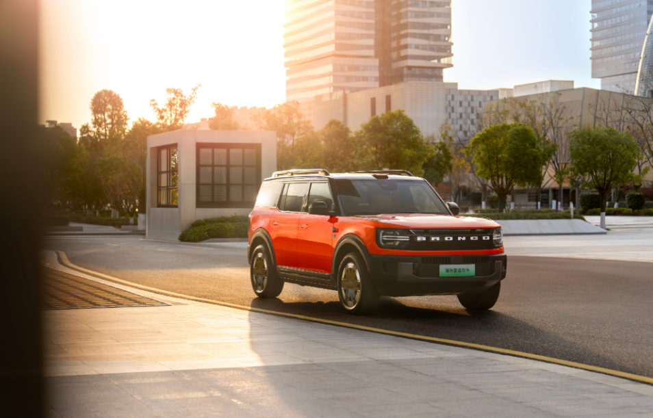 行业丨杨美虹荣休，李方方履新，福特中国新团队迎战2026