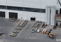 特斯拉得州工厂现身25辆Cybercab 有望下月启动量产