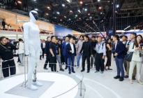 机器人接管2026北京车展，汽车巨头跨界竞逐具身智能新赛道