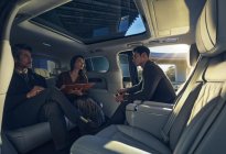 全景智慧旗舰MPV鸿蒙智行 智界V9售价38.98万起