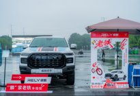 化身赛场护卫和巨型充电宝，奇瑞威麟硬核护航芜湖铁人三项公开赛