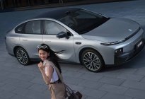 零跑全新B01官图发布，定位年轻时尚超长续航轿车