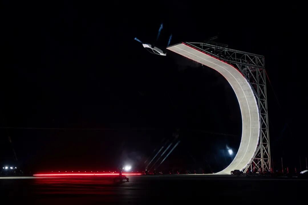 热点｜特斯拉第二代Roadster会飞！空中旋转、悬浮倒挂，其它车企怎么追？
